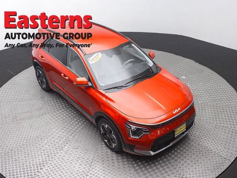 Used 2023 Kia Niro Wind w/ Wind Preserve Package FWD image 3