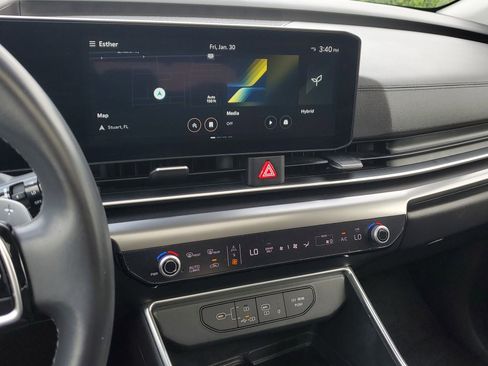 Used 2025 Kia Carnival SX w/ SX Dark Edition Package image 27