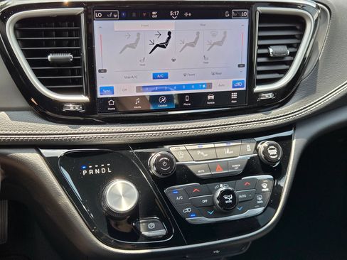 New 2027 Chrysler Pacifica Select FWD image 30