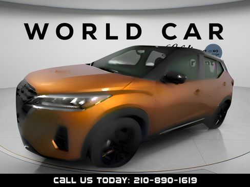 Used 2021 Nissan Kicks SR w/ SR Premium Package FWD image 3