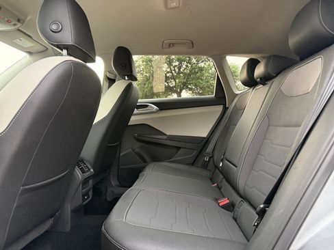 Used 2025 Volkswagen Taos SE FWD image 25