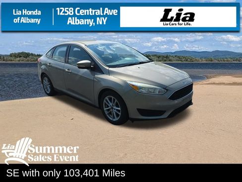 Used 2015 Ford Focus SE FWD image 1