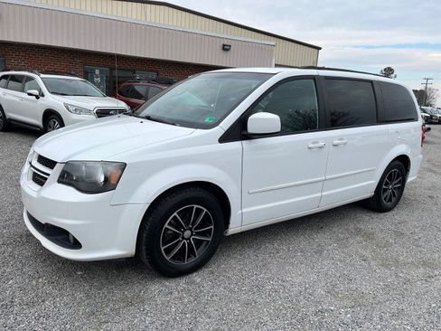 Used 2017 Dodge Grand Caravan GT image 2