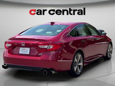 Used 2018 Honda Accord Touring image 6