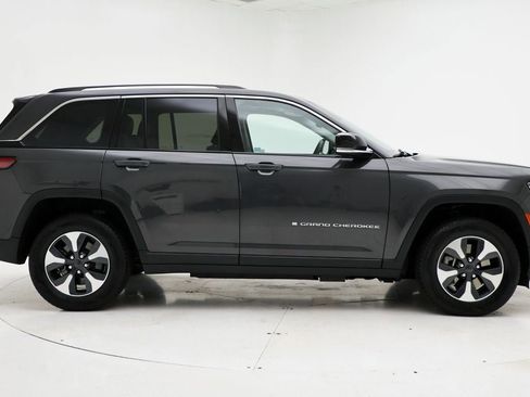 Used 2023 Jeep Grand Cherokee 4WD 4xe image 3