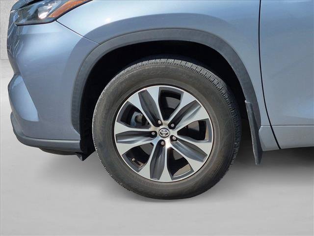 Used 2020 Toyota Highlander XLE AWD/4WD image 9