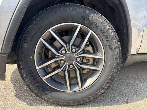 Used 2019 Jeep Grand Cherokee Limited w/ Luxury Group II AWD/4WD image 14