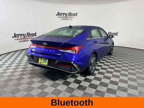 Used 2025 Hyundai Elantra Limited image 7
