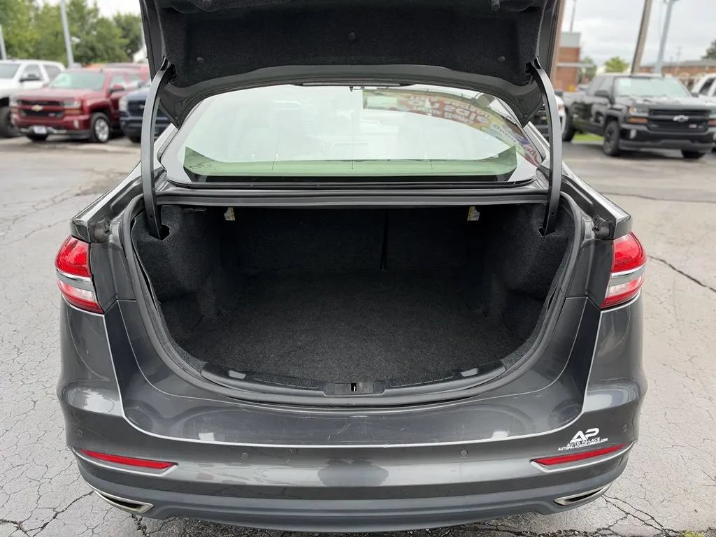 Used 2020 Ford Fusion SE AWD/4WD image 19
