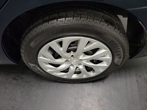 Used 2017 Toyota Corolla LE image 11