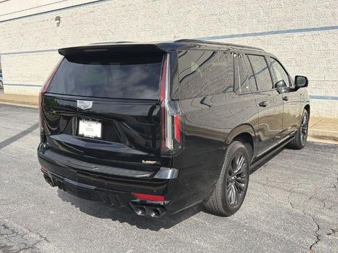 Used 2024 Cadillac Escalade ESV V w/ LPO, ONYX Package AWD/4WD image 7