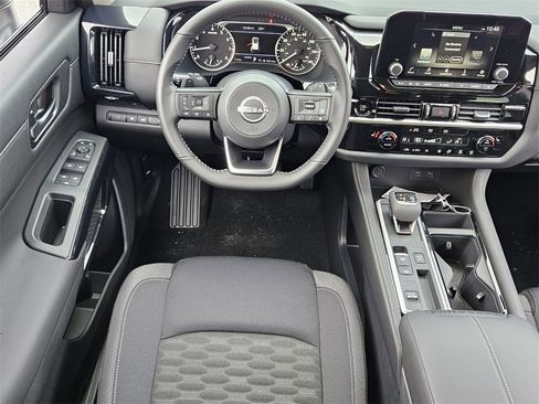 New 2025 Nissan Pathfinder SV image 5