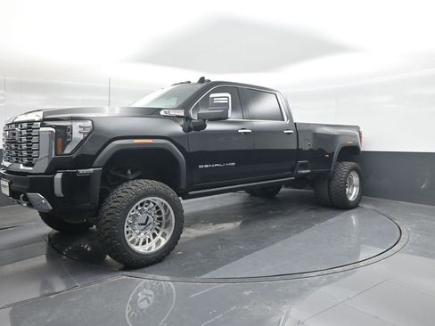 Used 2024 GMC Sierra 3500 Denali w/ Denali Reserve Package AWD/4WD image 31