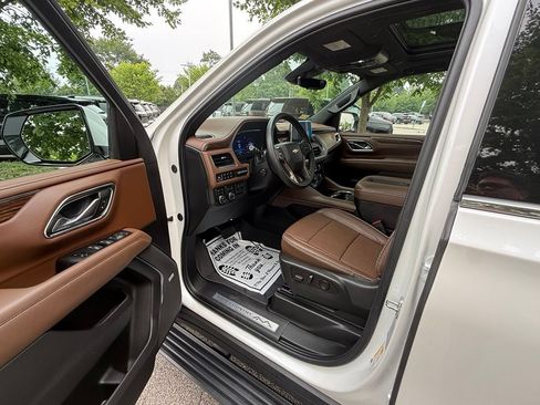 Used 2024 Chevrolet Tahoe High Country AWD/4WD image 13