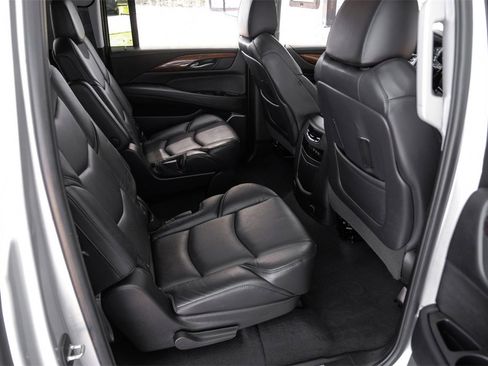 Used 2019 Cadillac Escalade ESV Luxury image 39
