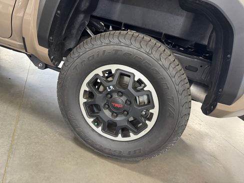 Certified 2026 Toyota Tacoma TRD Off-Road AWD/4WD image 24