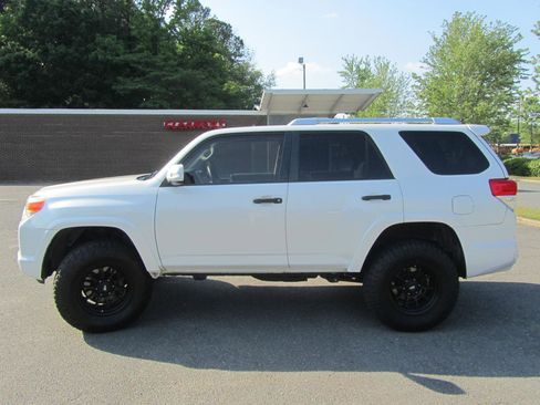 Used 2011 Toyota 4Runner SR5 AWD/4WD image 7