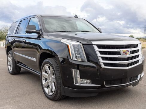 Used 2019 Cadillac Escalade Premium Luxury image 9