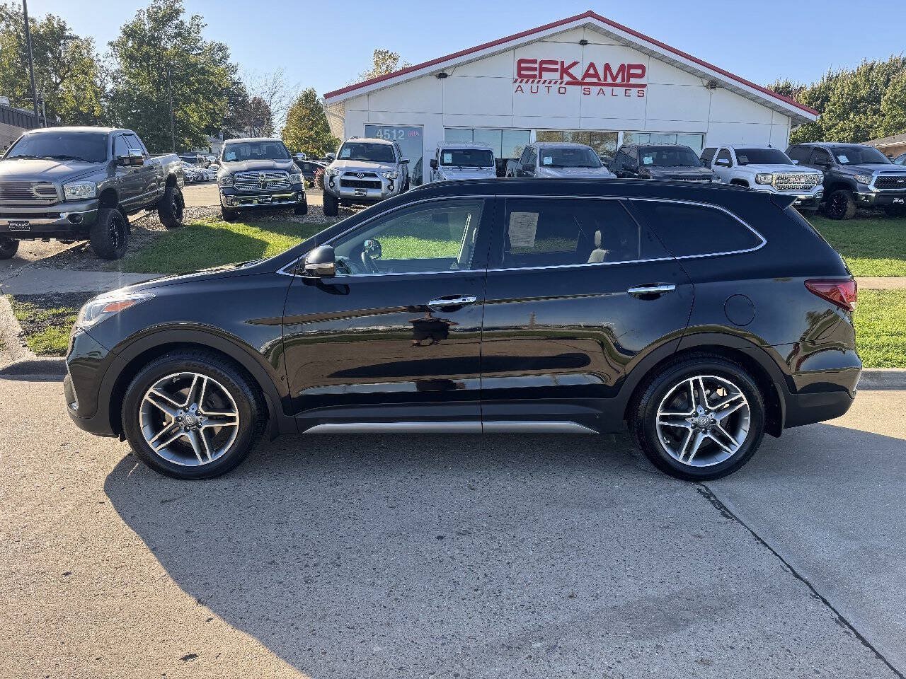 Used 2017 Hyundai Santa Fe Limited AWD/4WD image 2