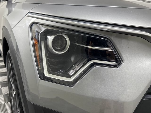 Used 2023 Kia Niro LX FWD image 35