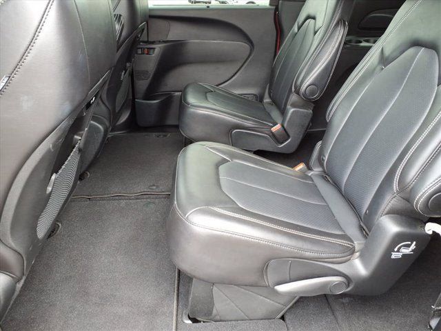 Used 2025 Chrysler Pacifica Select FWD image 11