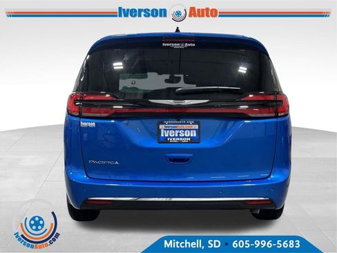 New 2026 Chrysler Pacifica Select image 6