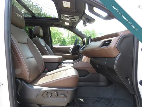 Used 2023 Chevrolet Suburban High Country w/ Premium Package 2 AWD/4WD image 13