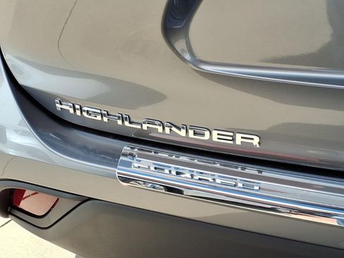 New 2026 Toyota Highlander XLE image 5