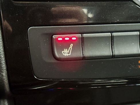 Used 2018 INFINITI QX30 AWD image 16