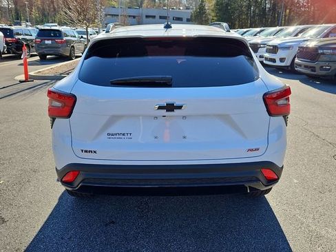 Used 2025 Chevrolet Trax RS w/ Sunroof Package image 24