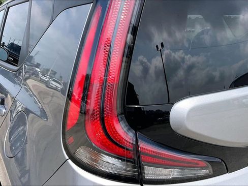 Used 2025 Kia Soul LX w/ LX Technology Package FWD image 20