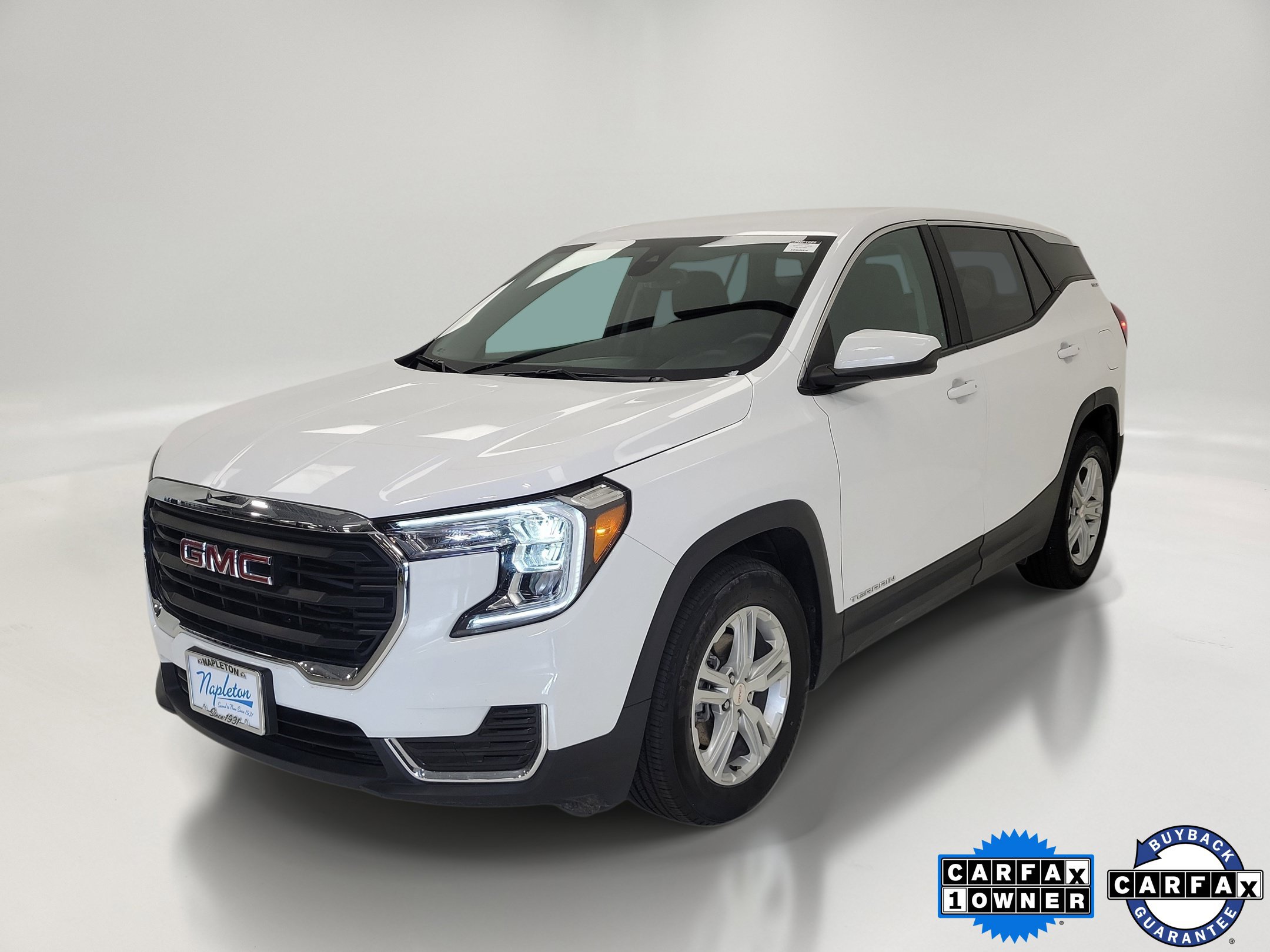 Used 2024 GMC Terrain SLE FWD image 1