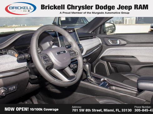 Used 2025 Jeep Compass Latitude image 5