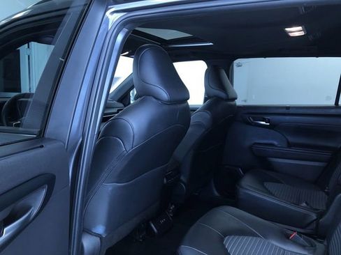 Used 2025 Toyota Highlander XSE AWD/4WD image 20