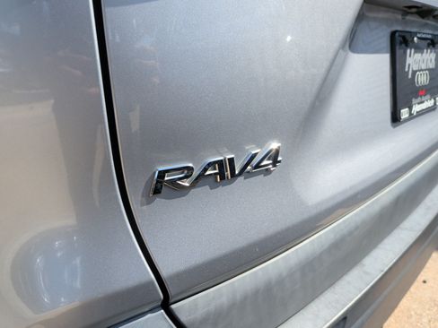 Used 2021 Toyota RAV4 XLE FWD image 34