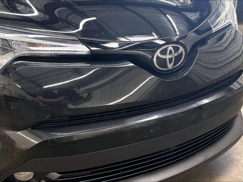 Used 2018 Toyota C-HR XLE FWD image 31