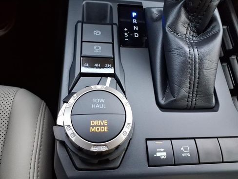 Used 2024 Toyota Tacoma Limited w/ Limited Package (LT) image 28