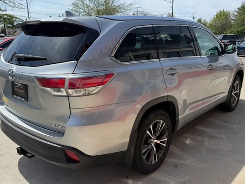 Used 2016 Toyota Highlander XLE image 3