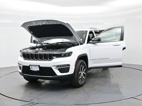 New 2025 Jeep Grand Cherokee Limited image 34