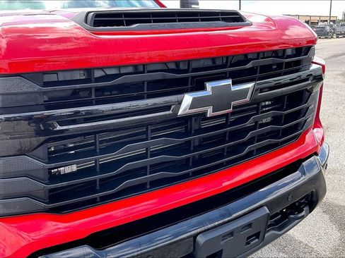 Used 2025 Chevrolet Silverado 2500 Custom w/ Custom Value Package image 34