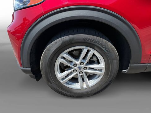 Certified 2023 Ford Explorer XLT w/ Equipment Group 202A RWD image 9