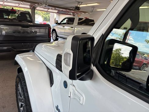 Used 2024 Jeep Wrangler High Altitude AWD/4WD image 10