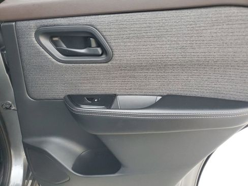 Used 2021 Nissan Rogue S image 41