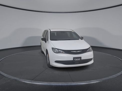 New 2026 Chrysler Voyager LX image 4