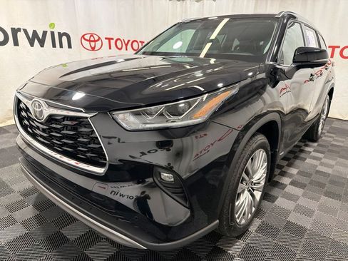 Used 2026 Toyota Highlander Platinum AWD/4WD image 3