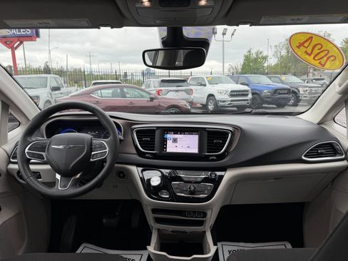 Used 2024 Chrysler Voyager LX FWD image 25