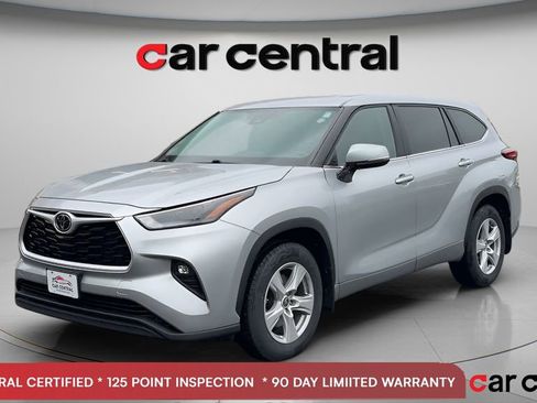 Used 2023 Toyota Highlander LE AWD/4WD image 1