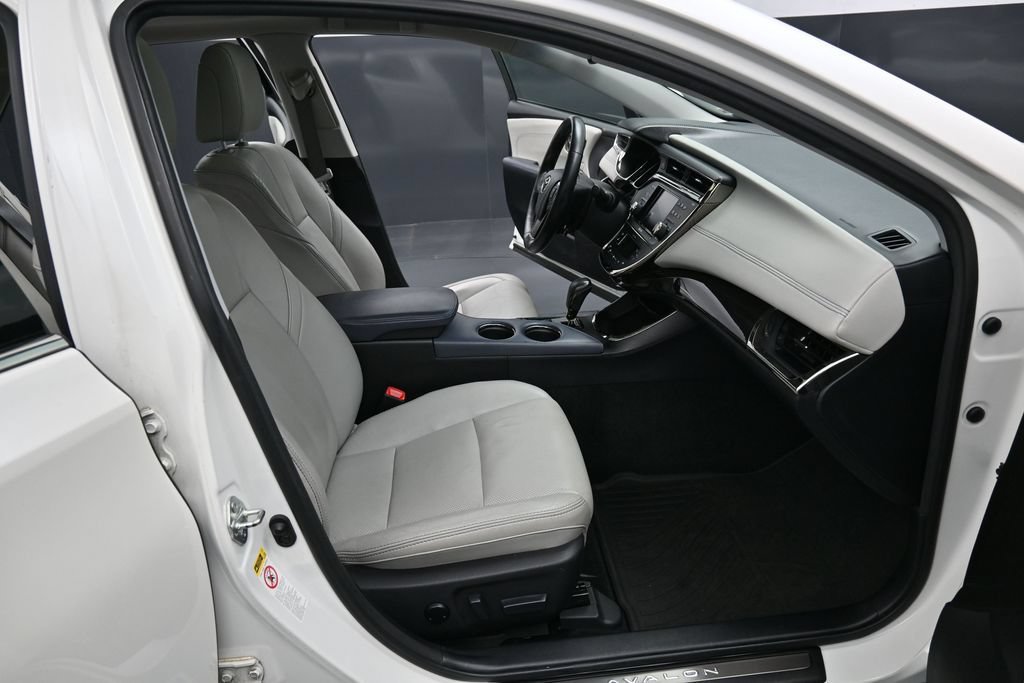 Used 2013 Toyota Avalon Limited FWD image 30