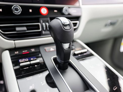 New 2026 Porsche Macan image 20