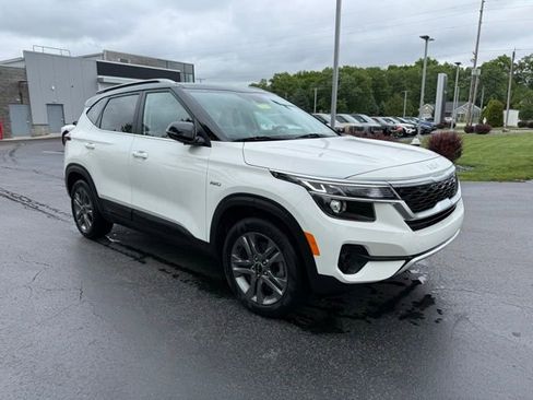 Certified 2023 Kia Seltos S w/ Navigation Package AWD/4WD image 3